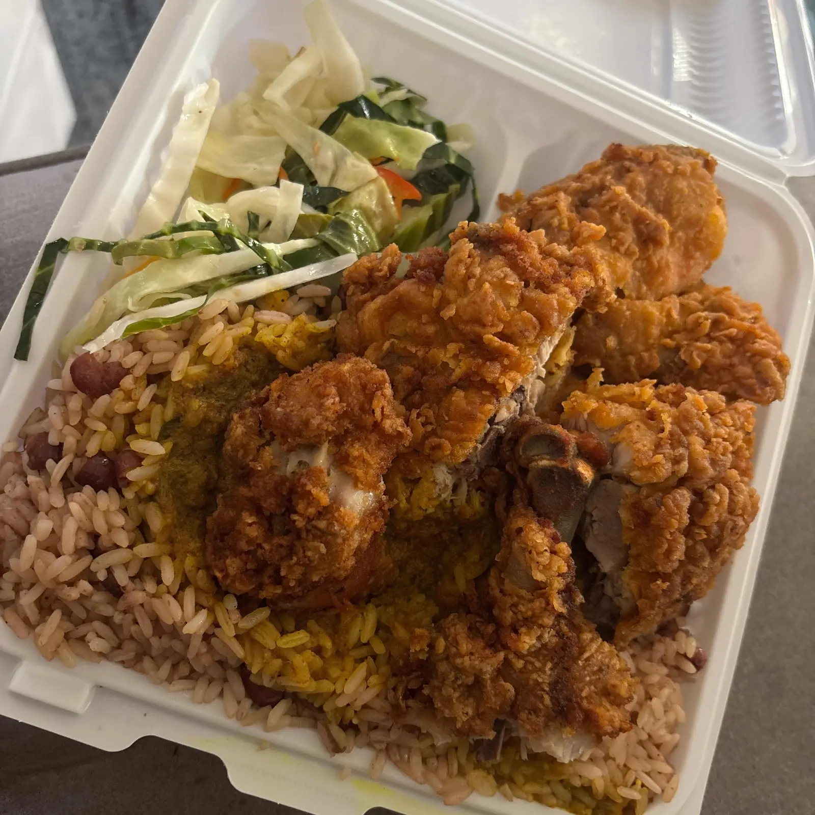 Fried chicken with rice and plantains